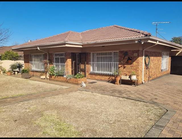 2 BEDROOM HOUSE FOR SALE IN FLORENTIA